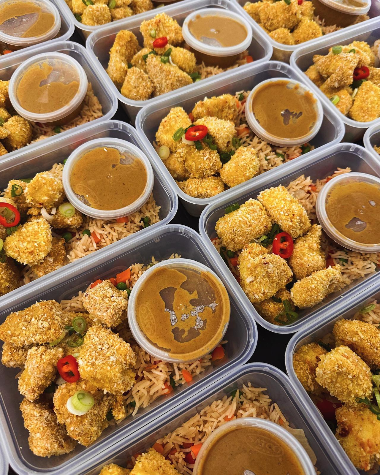 Salt and Pepper Chicken Bites 513kcal, 74g carb, 9g fat, 37g protein (Sun/Mon - Delivery)