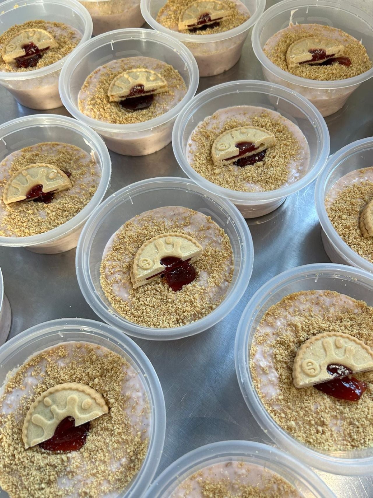 x2 Jammy Dodger Protein Oats 465kcal, 65g carb, 9g fat, 30g protein (Weds/Thur - Delivery)
