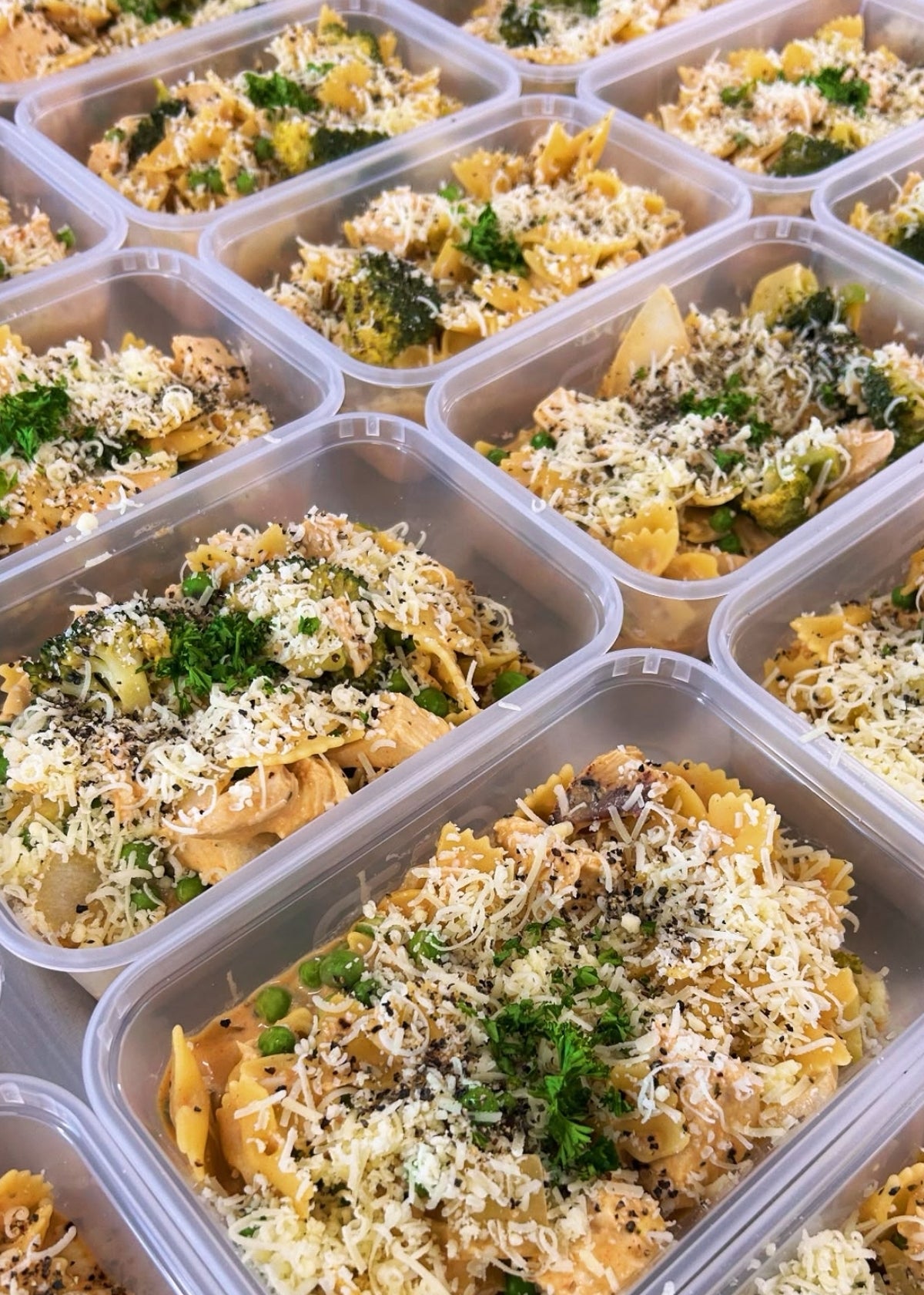 Peppercorn Chicken Pasta 559kcal, 67g carb, 12g fat, 42g protein (Wed/Thur - Delivery)