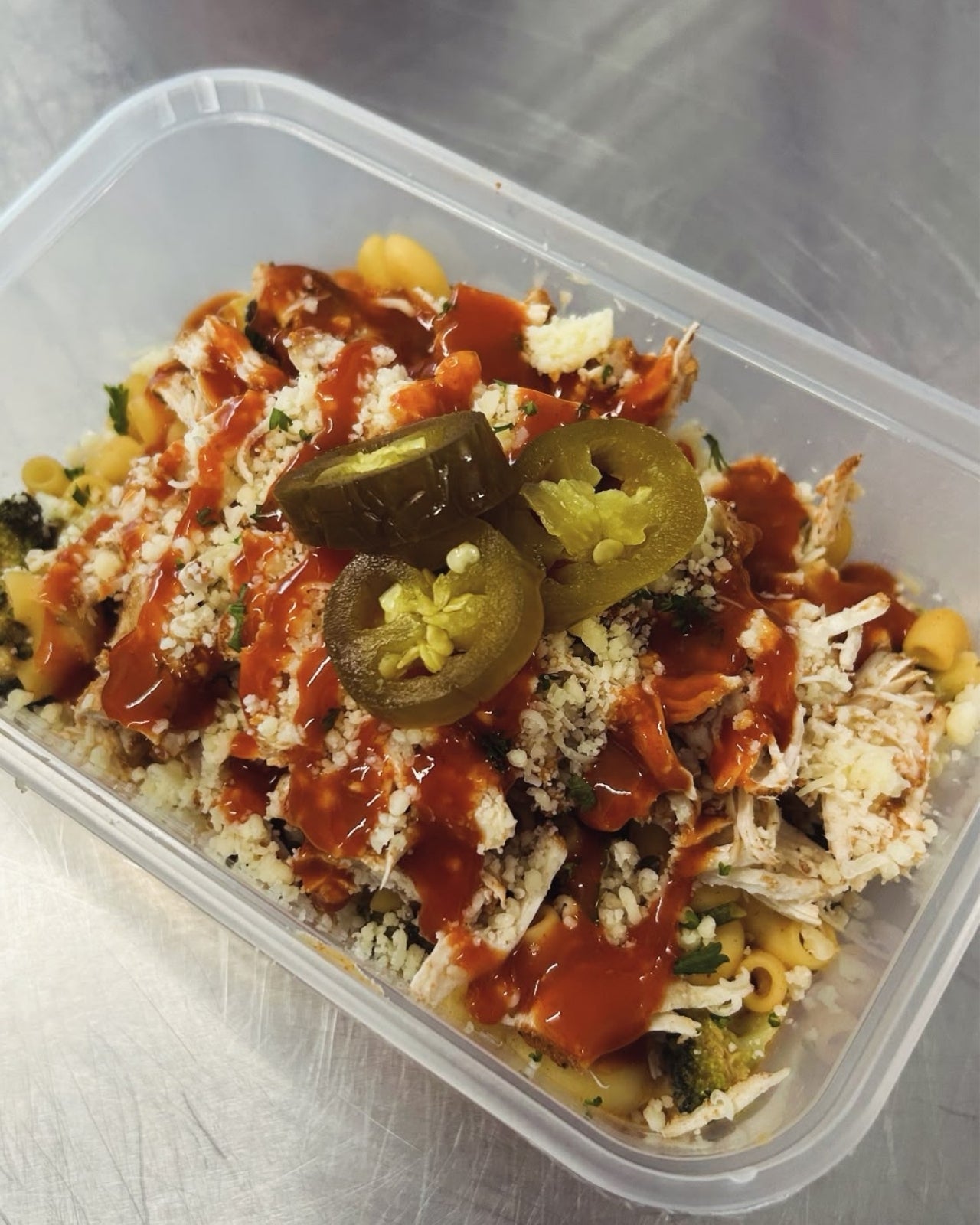 Honey Buffalo Chicken Mac n Cheese 584kcal, 62g carb, 16g fat, 45g protein (Wed/Thur - Delivery)